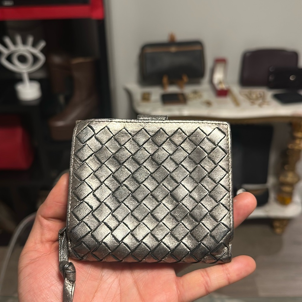 Bottega Venetta Intrecciato metallic chrome, leather, compact style wallet - Picture 2 of 6